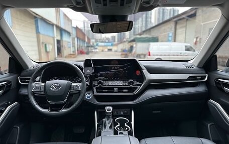 Toyota Highlander, 2022 год, 4 050 000 рублей, 13 фотография