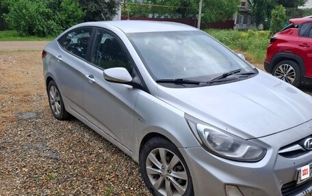 Hyundai Solaris II рестайлинг, 2011 год, 650 000 рублей, 3 фотография