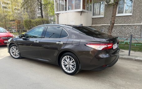 Toyota Camry, 2019 год, 3 230 000 рублей, 4 фотография