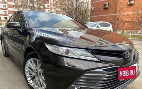 Toyota Camry, 2019 год, 3 230 000 рублей, 2 фотография
