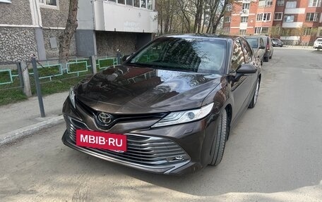 Toyota Camry, 2019 год, 3 230 000 рублей, 7 фотография