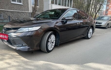 Toyota Camry, 2019 год, 3 230 000 рублей, 6 фотография