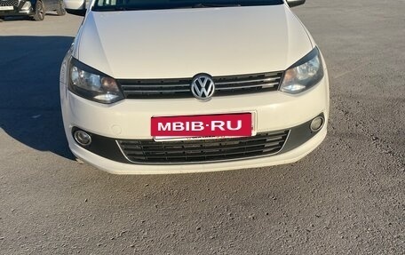 Volkswagen Polo VI (EU Market), 2013 год, 900 000 рублей, 2 фотография