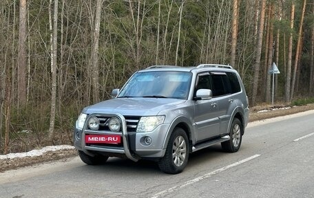 Mitsubishi Pajero IV, 2011 год, 2 200 000 рублей, 2 фотография