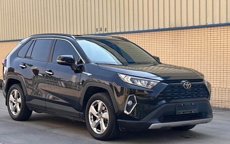 Toyota RAV4, 2021 год, 2 500 000 рублей, 3 фотография