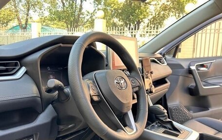 Toyota RAV4, 2021 год, 2 500 000 рублей, 8 фотография