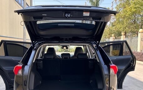 Toyota RAV4, 2021 год, 2 500 000 рублей, 13 фотография