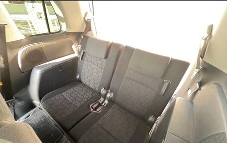 Toyota ISis I, 2011 год, 1 300 000 рублей, 5 фотография