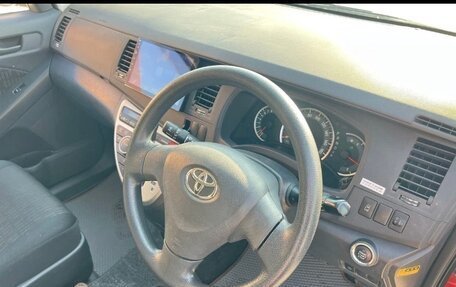 Toyota ISis I, 2011 год, 1 300 000 рублей, 17 фотография