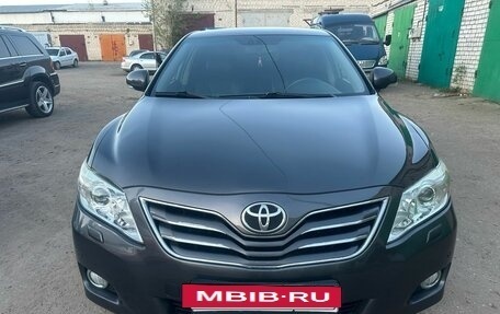 Toyota Camry, 2011 год, 1 050 000 рублей, 2 фотография
