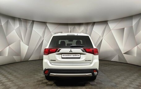Mitsubishi Outlander III рестайлинг 3, 2015 год, 1 647 000 рублей, 8 фотография