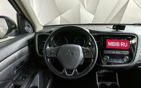 Mitsubishi Outlander III рестайлинг 3, 2015 год, 1 647 000 рублей, 16 фотография