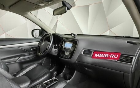 Mitsubishi Outlander III рестайлинг 3, 2015 год, 1 647 000 рублей, 10 фотография