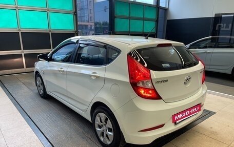 Hyundai Solaris II рестайлинг, 2015 год, 1 000 000 рублей, 4 фотография