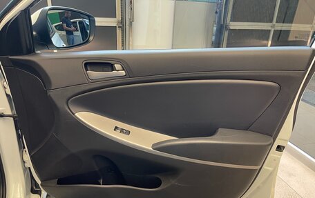 Hyundai Solaris II рестайлинг, 2015 год, 1 000 000 рублей, 15 фотография
