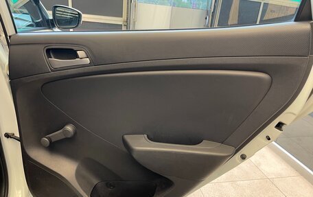 Hyundai Solaris II рестайлинг, 2015 год, 1 000 000 рублей, 19 фотография
