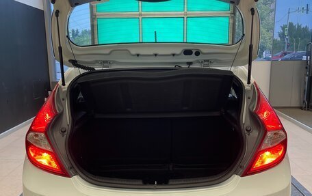 Hyundai Solaris II рестайлинг, 2015 год, 1 000 000 рублей, 21 фотография
