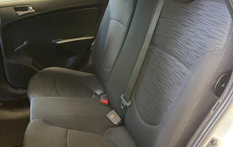 Hyundai Solaris II рестайлинг, 2015 год, 1 000 000 рублей, 18 фотография