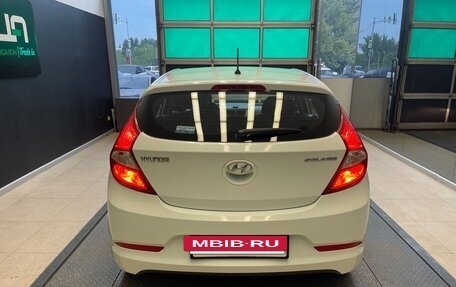 Hyundai Solaris II рестайлинг, 2015 год, 1 000 000 рублей, 5 фотография