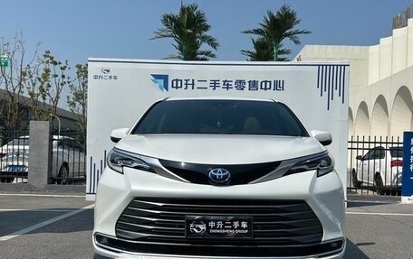 Toyota Sienna, 2022 год, 3 694 000 рублей, 5 фотография