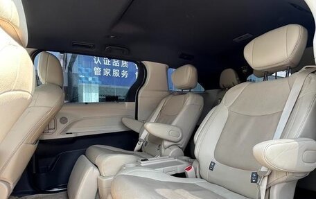 Toyota Sienna, 2022 год, 3 694 000 рублей, 4 фотография