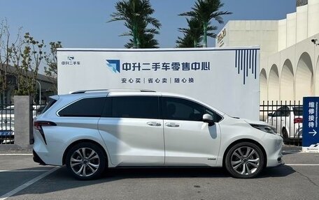 Toyota Sienna, 2022 год, 3 694 000 рублей, 14 фотография