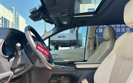 Toyota Sienna, 2022 год, 3 694 000 рублей, 2 фотография