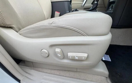 Toyota Land Cruiser Prado 150 рестайлинг 2, 2021 год, 3 350 027 рублей, 14 фотография