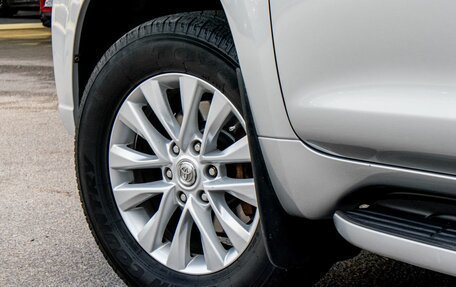 Toyota Land Cruiser Prado 150 рестайлинг 2, 2013 год, 3 350 900 рублей, 11 фотография