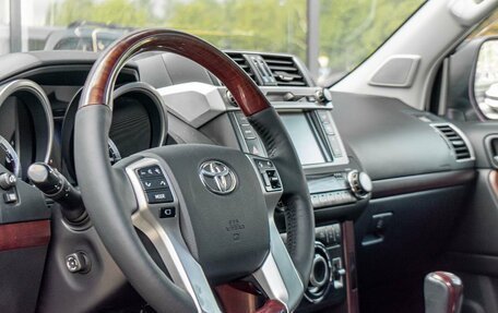 Toyota Land Cruiser Prado 150 рестайлинг 2, 2013 год, 3 350 900 рублей, 12 фотография