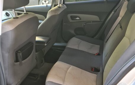 Chevrolet Cruze II, 2010 год, 645 000 рублей, 5 фотография