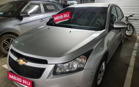 Chevrolet Cruze II, 2010 год, 645 000 рублей, 4 фотография