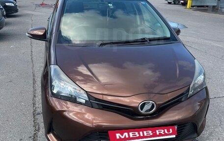 Toyota Vitz, 2015 год, 895 000 рублей, 2 фотография