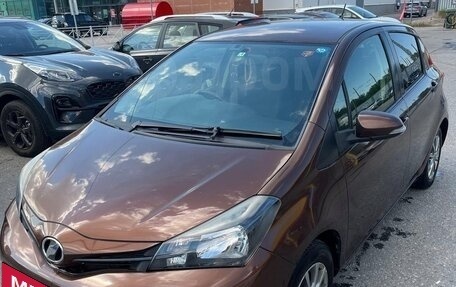 Toyota Vitz, 2015 год, 895 000 рублей, 3 фотография