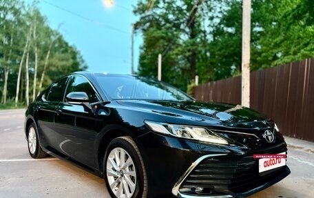 Toyota Camry, 2022 год, 3 300 000 рублей, 2 фотография