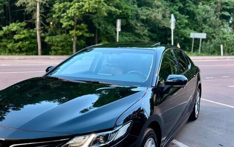 Toyota Camry, 2022 год, 3 300 000 рублей, 10 фотография
