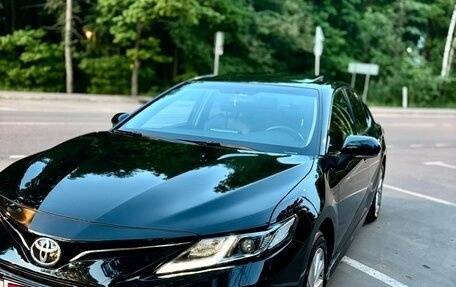 Toyota Camry, 2022 год, 3 300 000 рублей, 4 фотография
