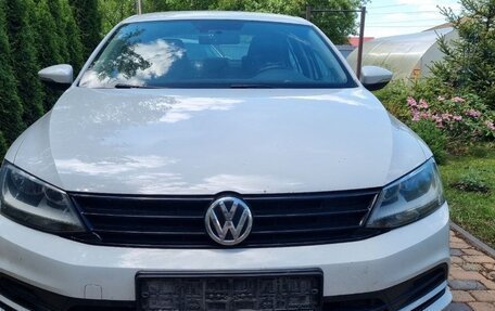 Volkswagen Jetta VI, 2015 год, 1 090 000 рублей, 2 фотография