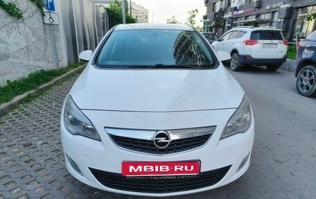 Opel Astra J, 2011 год, 620 000 рублей, 2 фотография