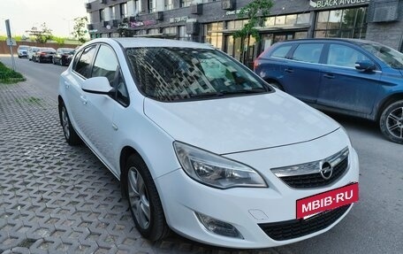 Opel Astra J, 2011 год, 620 000 рублей, 3 фотография