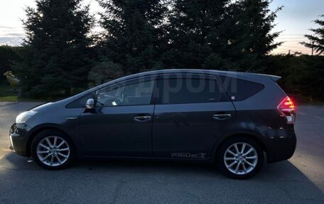 Toyota Prius Alpha I (ZVW40/41), 2013 год, 1 400 000 рублей, 7 фотография