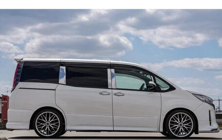 Toyota Noah III, 2021 год, 1 855 123 рублей, 7 фотография