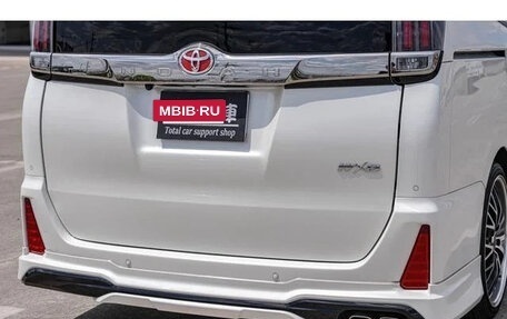 Toyota Noah III, 2021 год, 1 855 123 рублей, 13 фотография