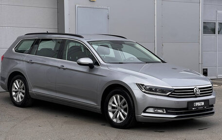 Volkswagen Passat B8 рестайлинг, 2018 год, 1 350 000 рублей, 2 фотография