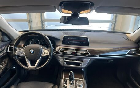 BMW 7 серия, 2018 год, 3 900 000 рублей, 8 фотография