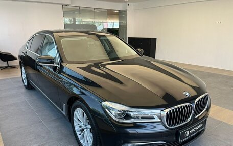 BMW 7 серия, 2018 год, 3 900 000 рублей, 3 фотография