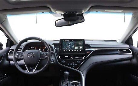 Toyota Camry, 2021 год, 2 500 000 рублей, 15 фотография