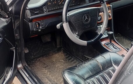 Mercedes-Benz E-Класс, 1993 год, 199 000 рублей, 4 фотография