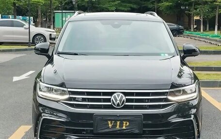 Volkswagen Tiguan II, 2021 год, 1 750 000 рублей, 2 фотография