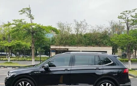 Volkswagen Tiguan II, 2021 год, 1 750 000 рублей, 4 фотография